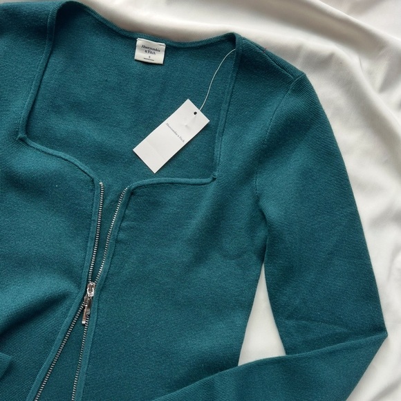 NWT Abercrombie & Fitch Long Sleeve Top✨ - Picture 3 of 6